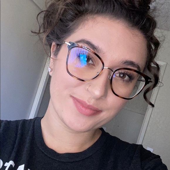 Meet your Posher, Danee - Picture 4 of 4